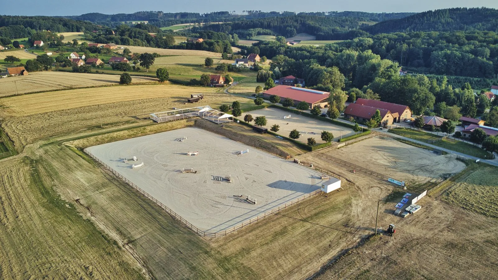 Luftaufnahme der Reitanlage